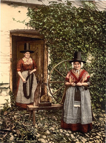 [Welsh spinners and spinning wheel, Wales]
